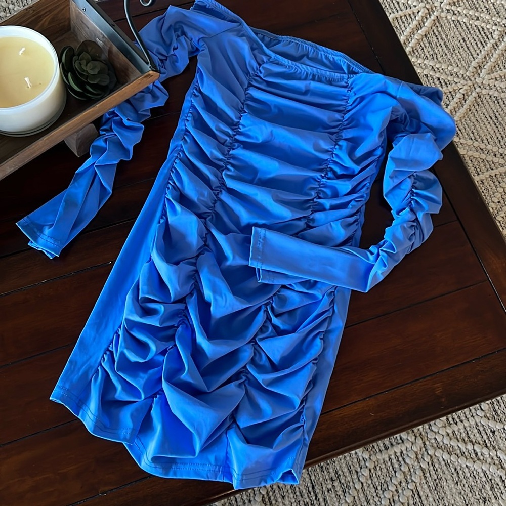 Stretchy blue fitted mini dress w roushing down the front size Small NEW